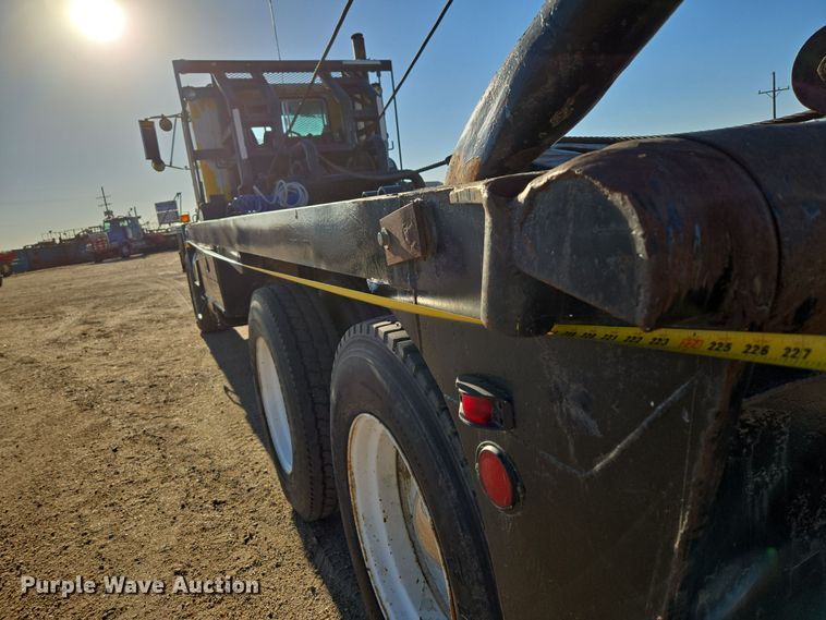 image for item DO1757 1991 International Paystar 5000 winch truck