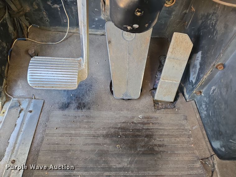 image for item DO1757 1991 International Paystar 5000 winch truck