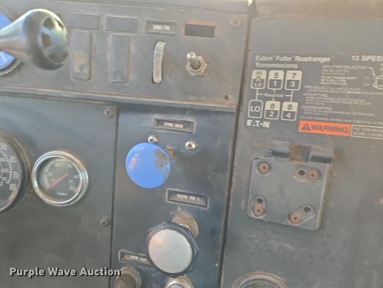 image for item DO1757 1991 International Paystar 5000 winch truck