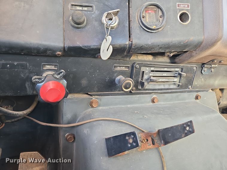 image for item DO1757 1991 International Paystar 5000 winch truck