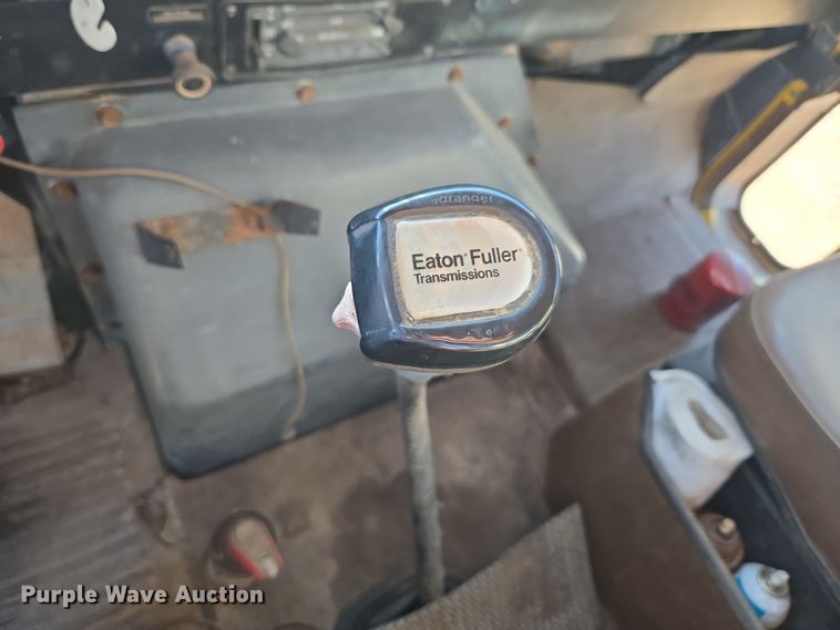 image for item DO1757 1991 International Paystar 5000 winch truck