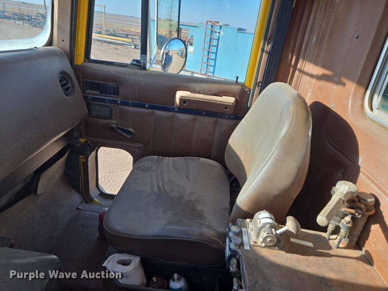 image for item DO1757 1991 International Paystar 5000 winch truck