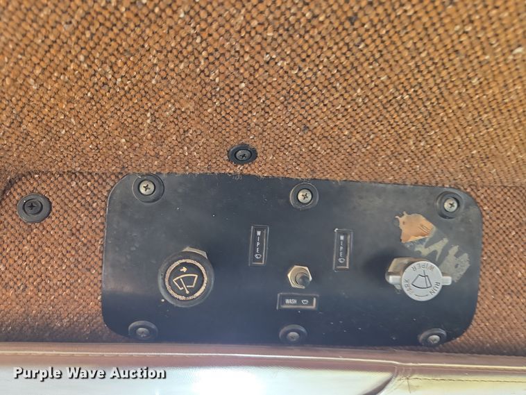 image for item DO1757 1991 International Paystar 5000 winch truck