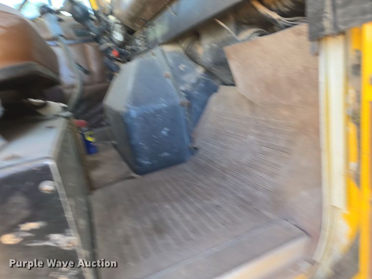 image for item DO1757 1991 International Paystar 5000 winch truck