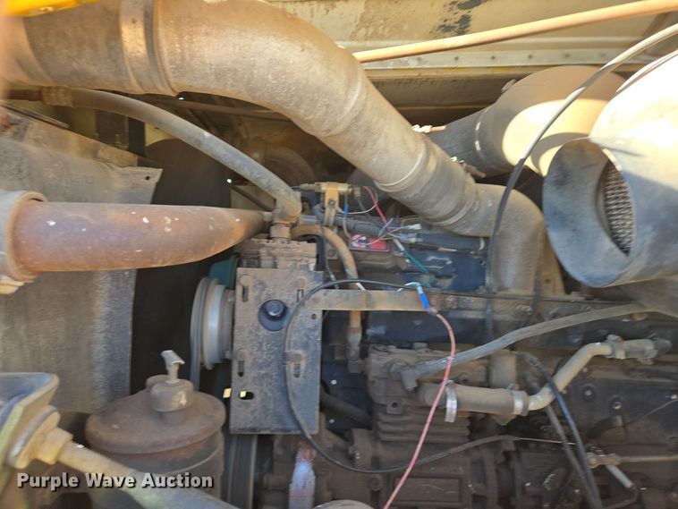 image for item DO1757 1991 International Paystar 5000 winch truck