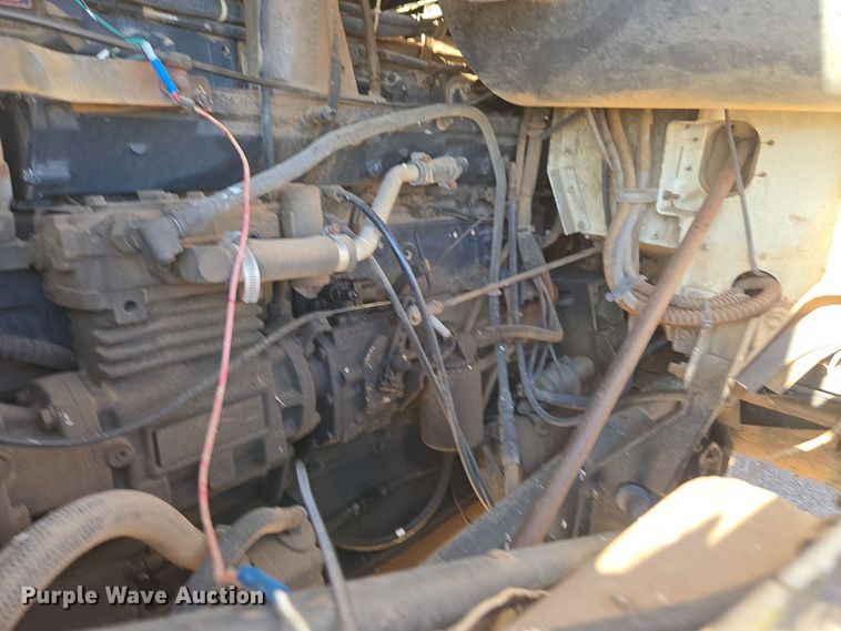 image for item DO1757 1991 International Paystar 5000 winch truck