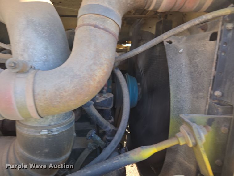 image for item DO1757 1991 International Paystar 5000 winch truck