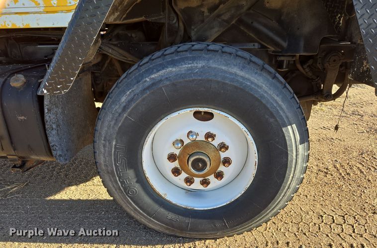 image for item DO1757 1991 International Paystar 5000 winch truck