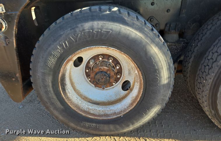 image for item DO1757 1991 International Paystar 5000 winch truck