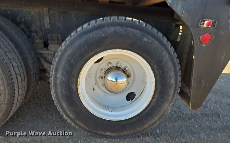 image for item DO1757 1991 International Paystar 5000 winch truck