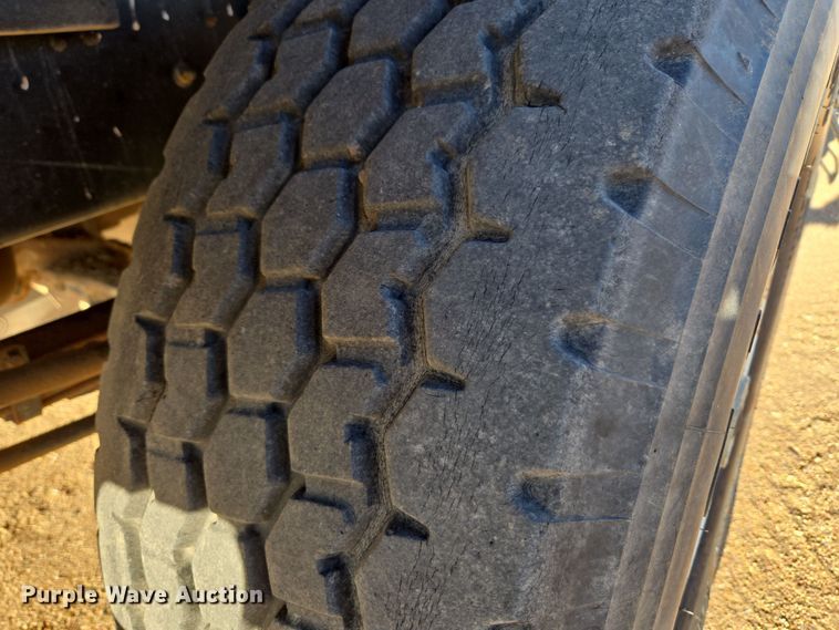 image for item DO1757 1991 International Paystar 5000 winch truck