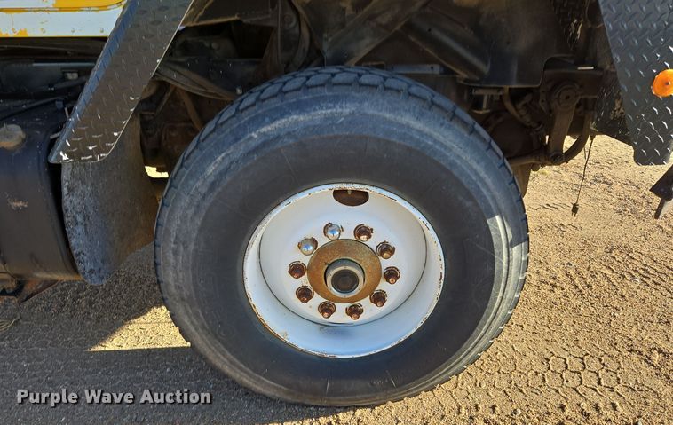 image for item DO1757 1991 International Paystar 5000 winch truck