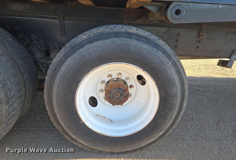 image for item DO1757 1991 International Paystar 5000 winch truck