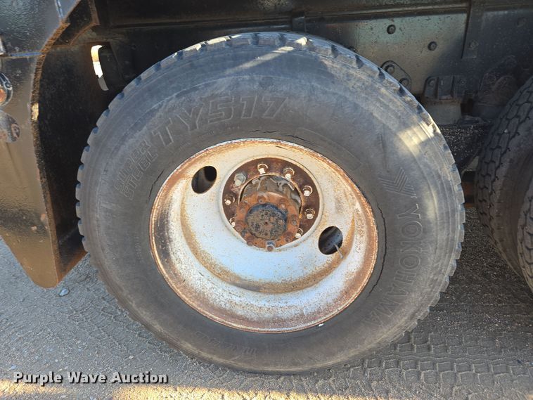 image for item DO1757 1991 International Paystar 5000 winch truck