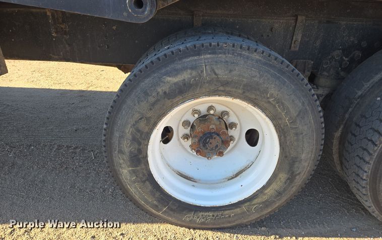 image for item DO1757 1991 International Paystar 5000 winch truck