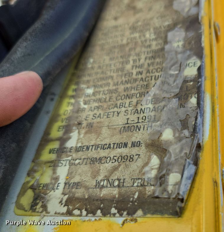 image for item DO1757 1991 International Paystar 5000 winch truck