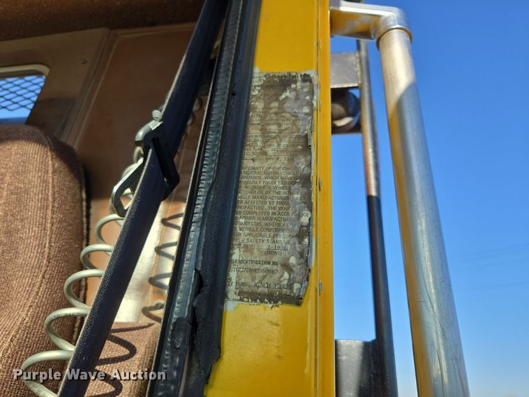 image for item DO1757 1991 International Paystar 5000 winch truck