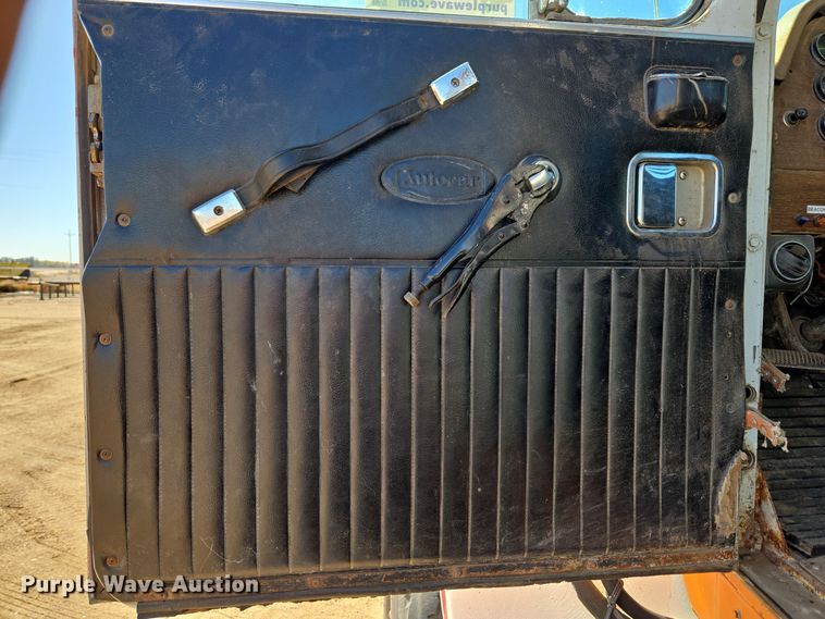 image for item DO1763 1981 Autocar winch truck