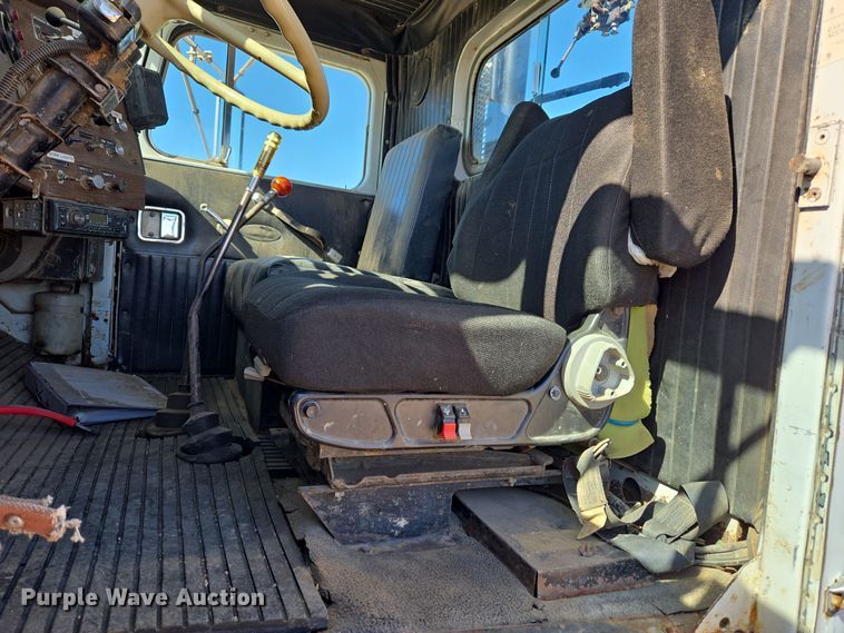 image for item DO1763 1981 Autocar winch truck