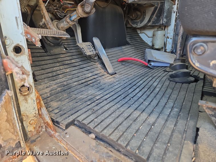 image for item DO1763 1981 Autocar winch truck