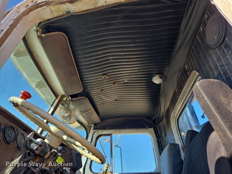 image for item DO1763 1981 Autocar winch truck