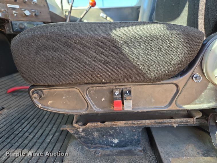 image for item DO1763 1981 Autocar winch truck