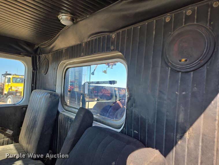 image for item DO1763 1981 Autocar winch truck