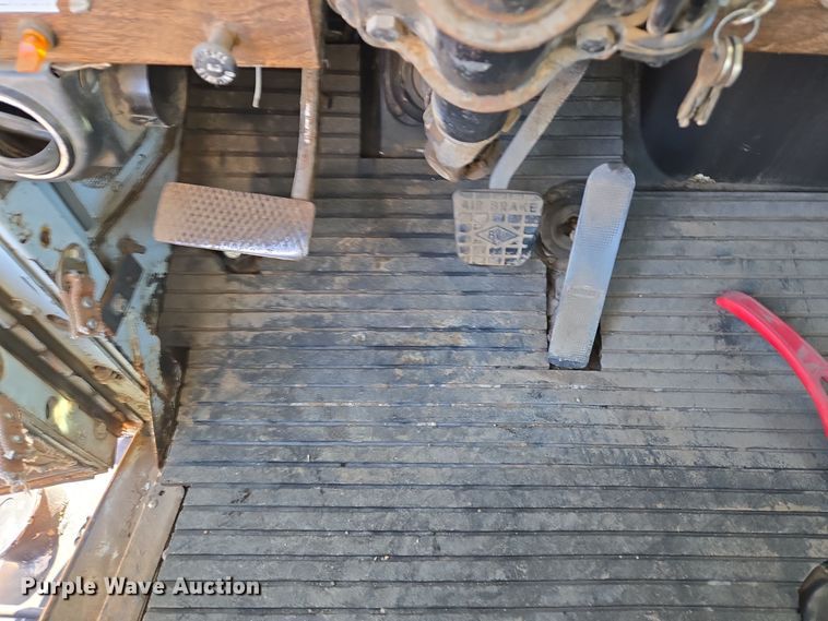 image for item DO1763 1981 Autocar winch truck