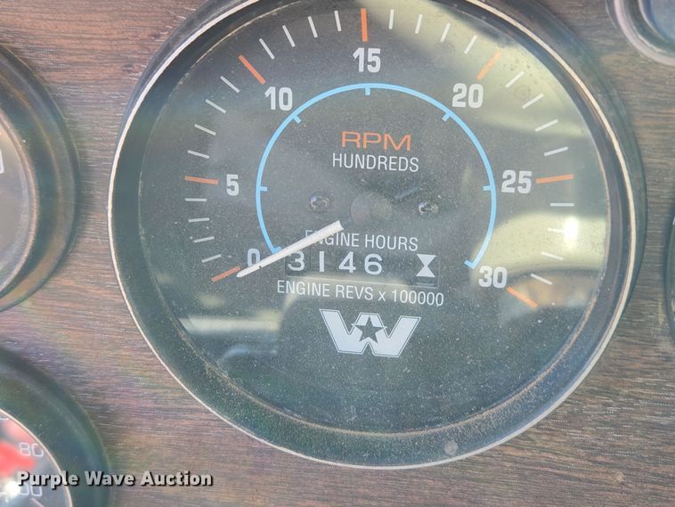 image for item DO1763 1981 Autocar winch truck