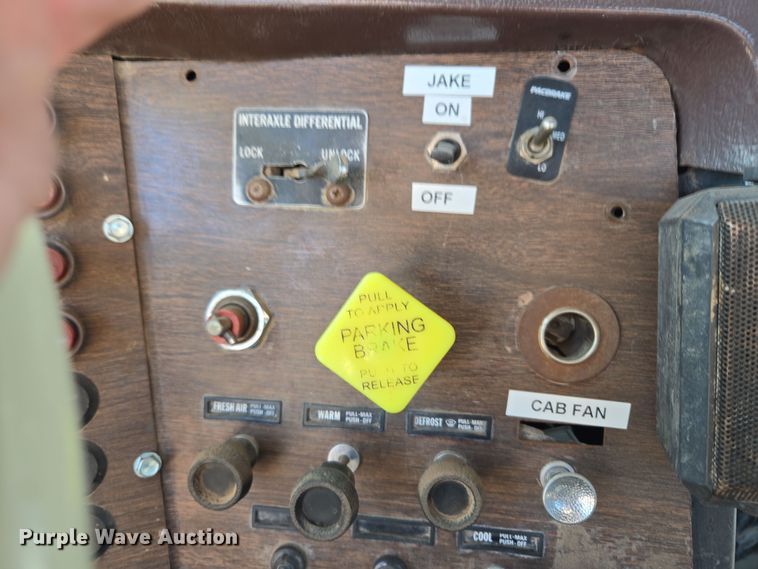 image for item DO1763 1981 Autocar winch truck