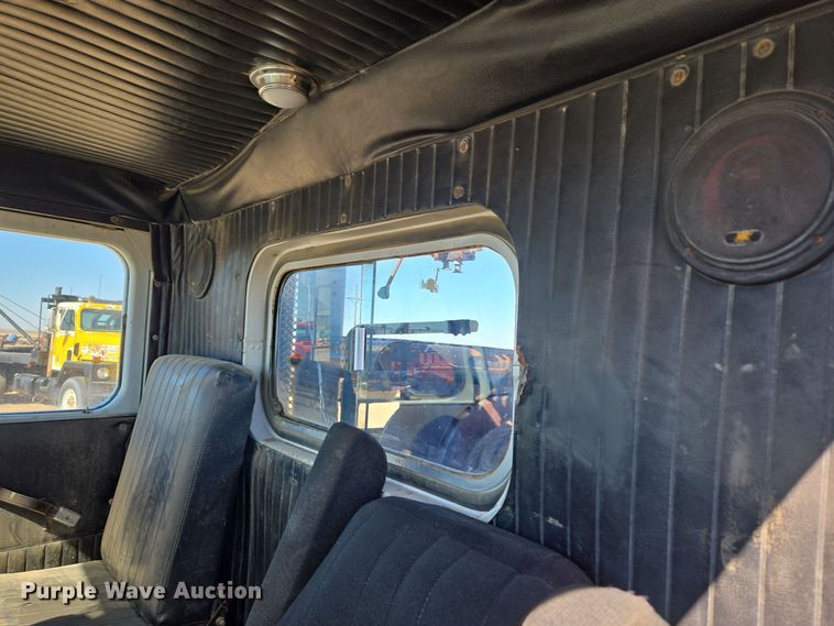 image for item DO1763 1981 Autocar winch truck