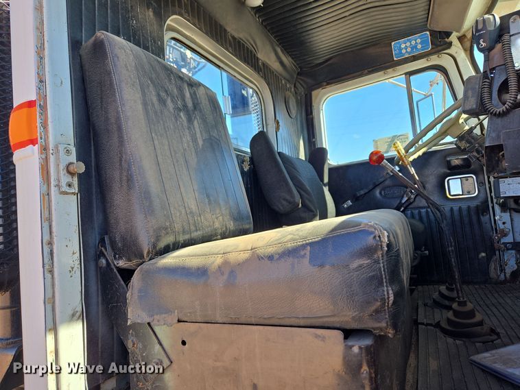 image for item DO1763 1981 Autocar winch truck