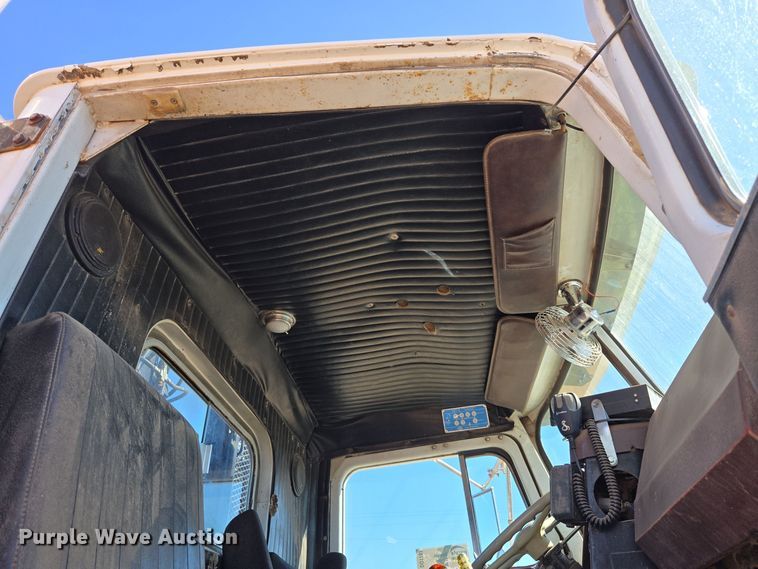 image for item DO1763 1981 Autocar winch truck