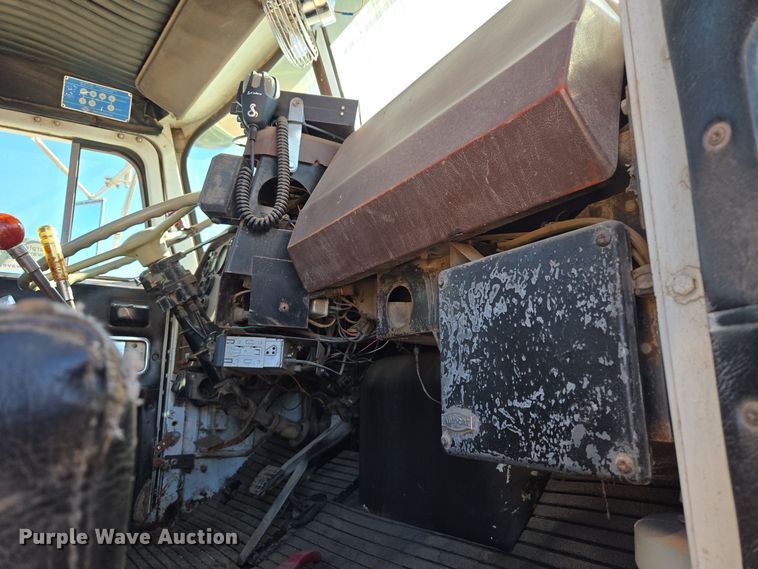 image for item DO1763 1981 Autocar winch truck