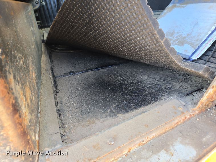 image for item DO1763 1981 Autocar winch truck