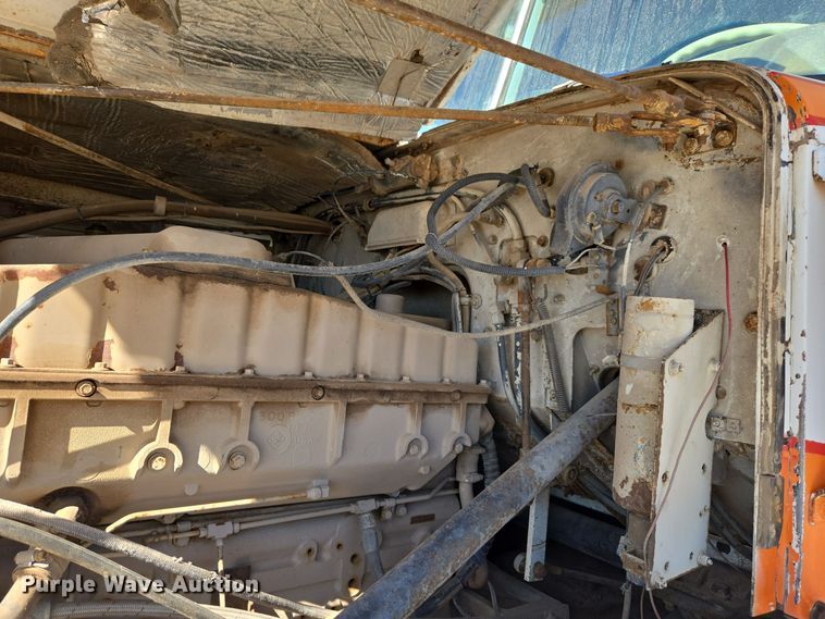 image for item DO1763 1981 Autocar winch truck