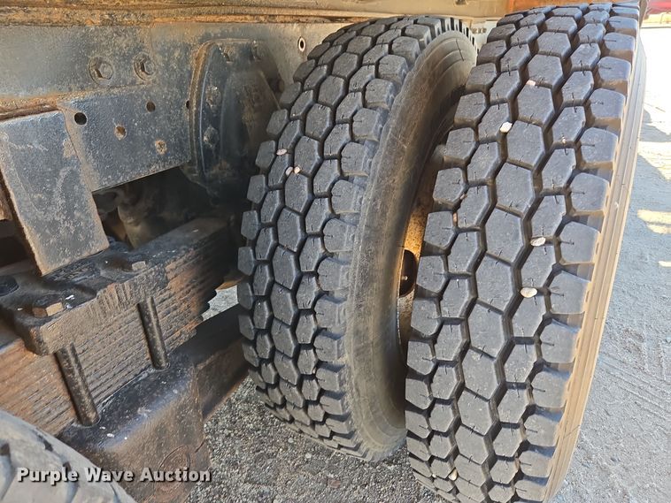 image for item DO1763 1981 Autocar winch truck