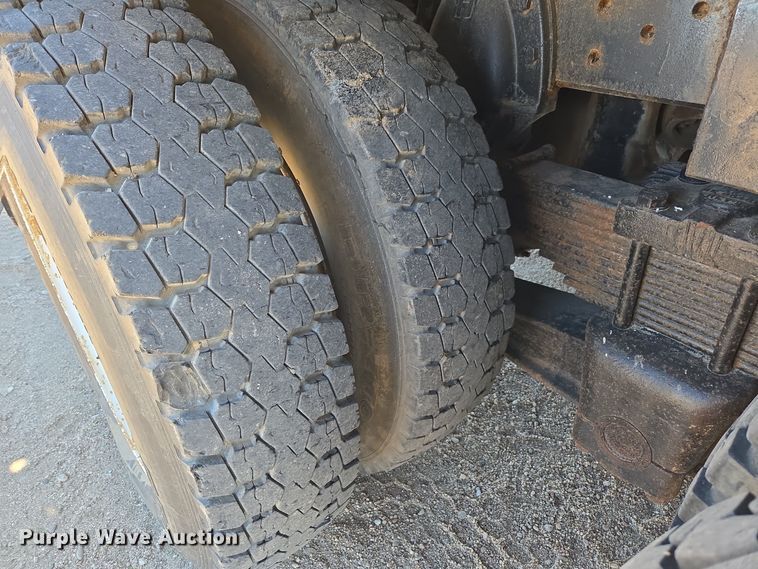 image for item DO1763 1981 Autocar winch truck