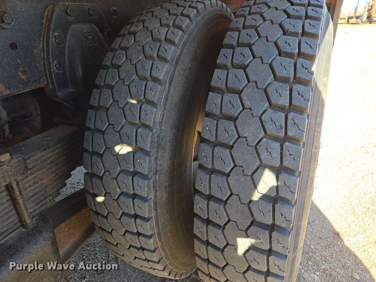 image for item DO1763 1981 Autocar winch truck