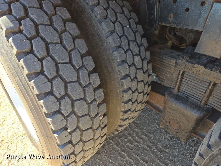 image for item DO1763 1981 Autocar winch truck