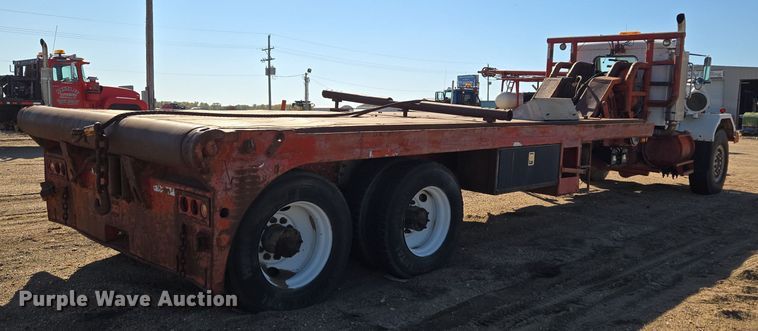 image for item DO1764 1981 Autocar DC10364B winch truck