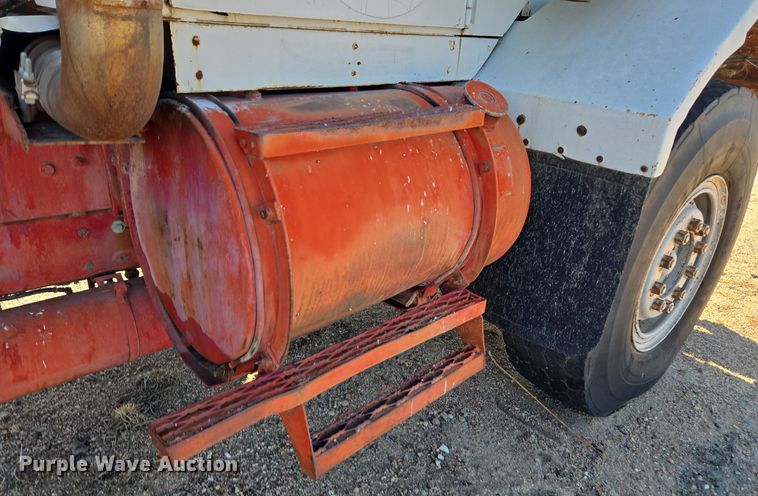 image for item DO1764 1981 Autocar DC10364B winch truck