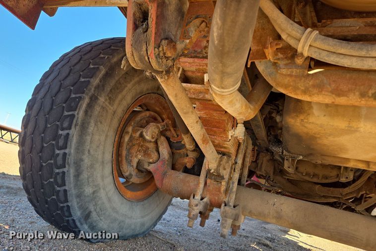 image for item DO1764 1981 Autocar DC10364B winch truck