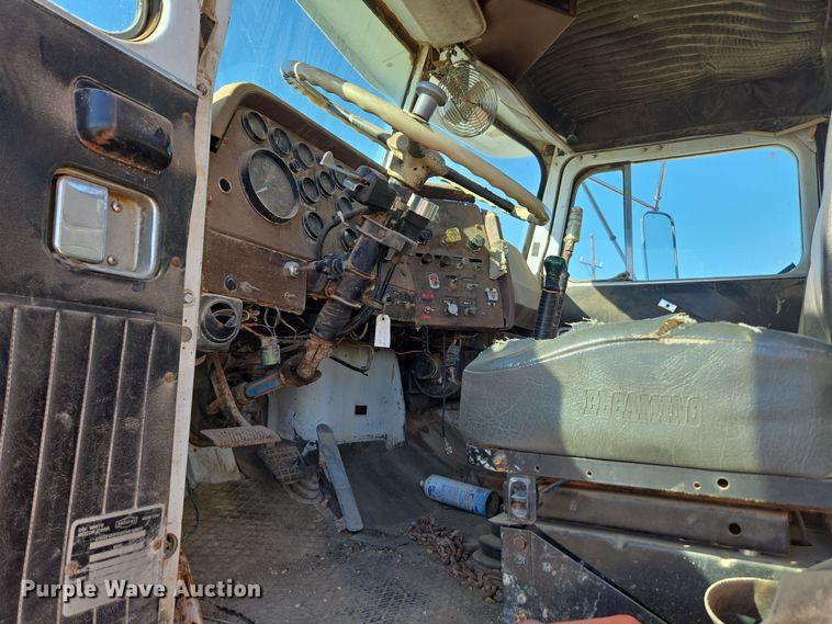 image for item DO1764 1981 Autocar DC10364B winch truck