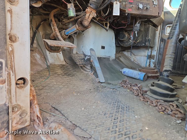 image for item DO1764 1981 Autocar DC10364B winch truck