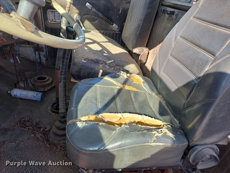 image for item DO1764 1981 Autocar DC10364B winch truck