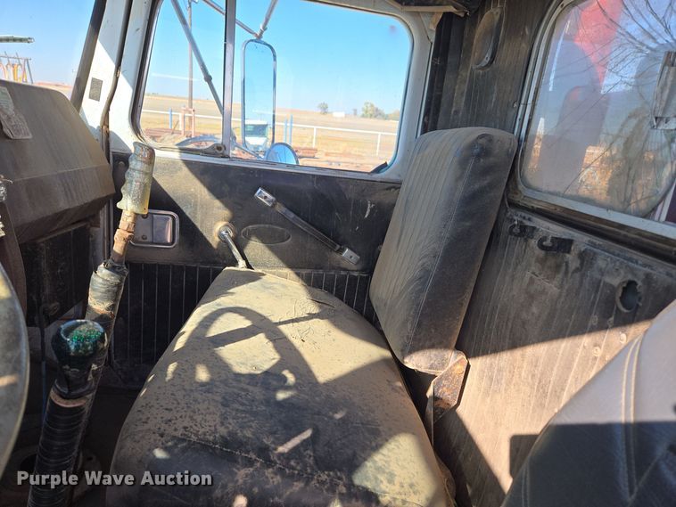 image for item DO1764 1981 Autocar DC10364B winch truck