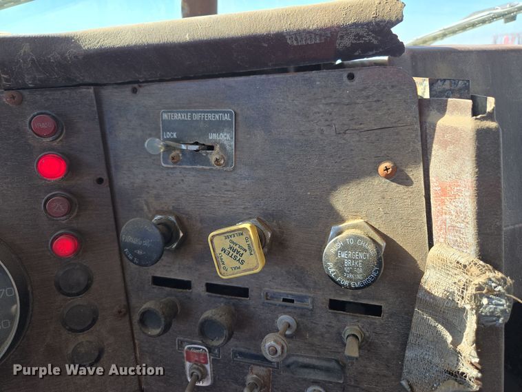 image for item DO1764 1981 Autocar DC10364B winch truck