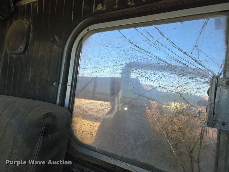 image for item DO1764 1981 Autocar DC10364B winch truck