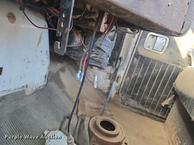 image for item DO1764 1981 Autocar DC10364B winch truck